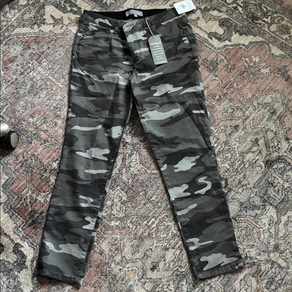 Wit & Wisdom Absolution High Rise - Picture 5 of 5